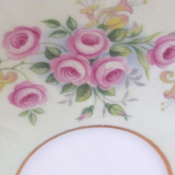 Aynsley Teacup and Saucer Romantic Roses on Soft Green, Crocus Shape, Gilt I253 - Picture 8 of 10